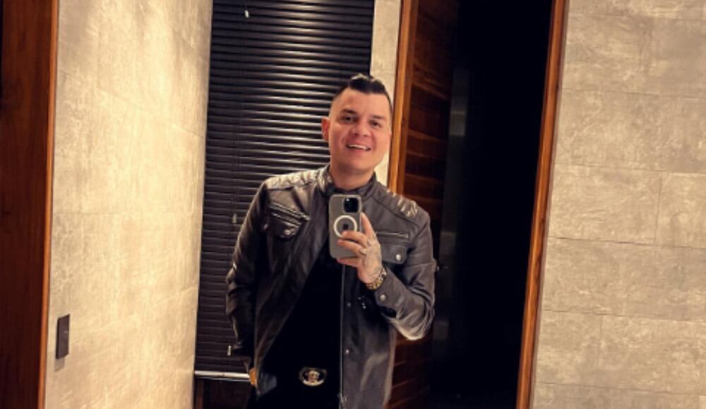 El cantante mostró el bus que creó para sus viajes.