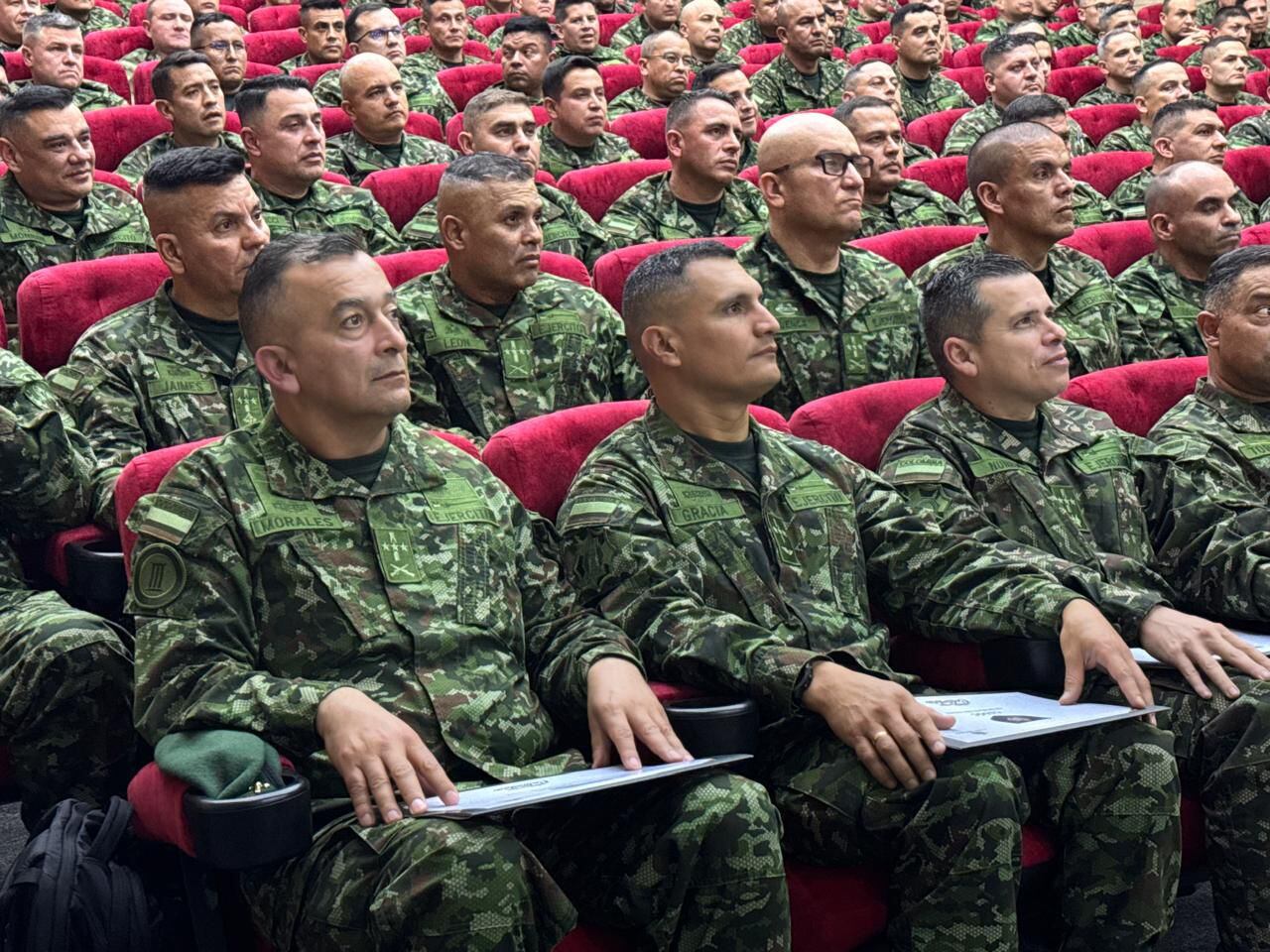Las Fuerzas Militares y el Ejército en reunión de operaciones tácticas.