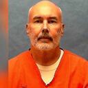 El pasado martes 24 de enero, el gobernador de Florida, Estados Unidos, Ron DeSantis firmó la sentencia de muerte de un hombre que fue declarado culpable asesinar a mujer después de escapar de la custodia mientras cumplía cadena perpetua por matar a un oficial de policía.