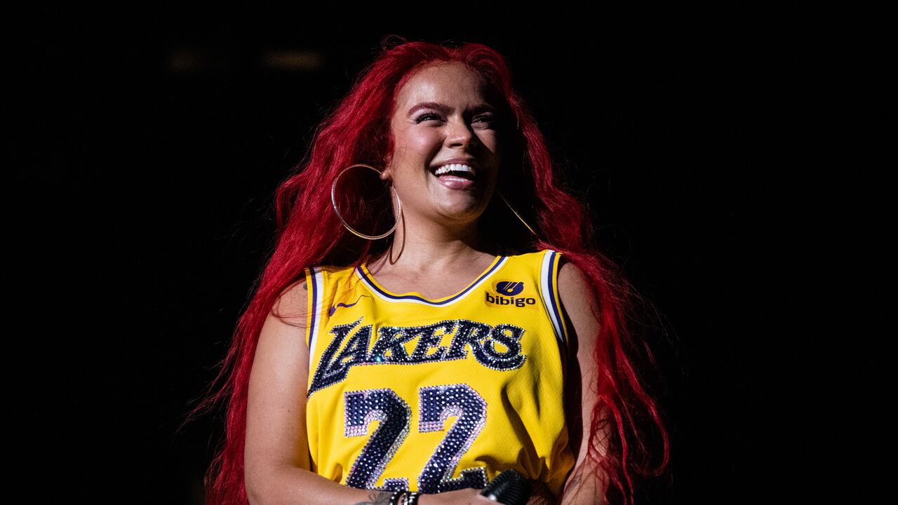 La antioqueña acepta la responsabilidad que tiene en redes sociales por ser una estrella musical de talla internacional.