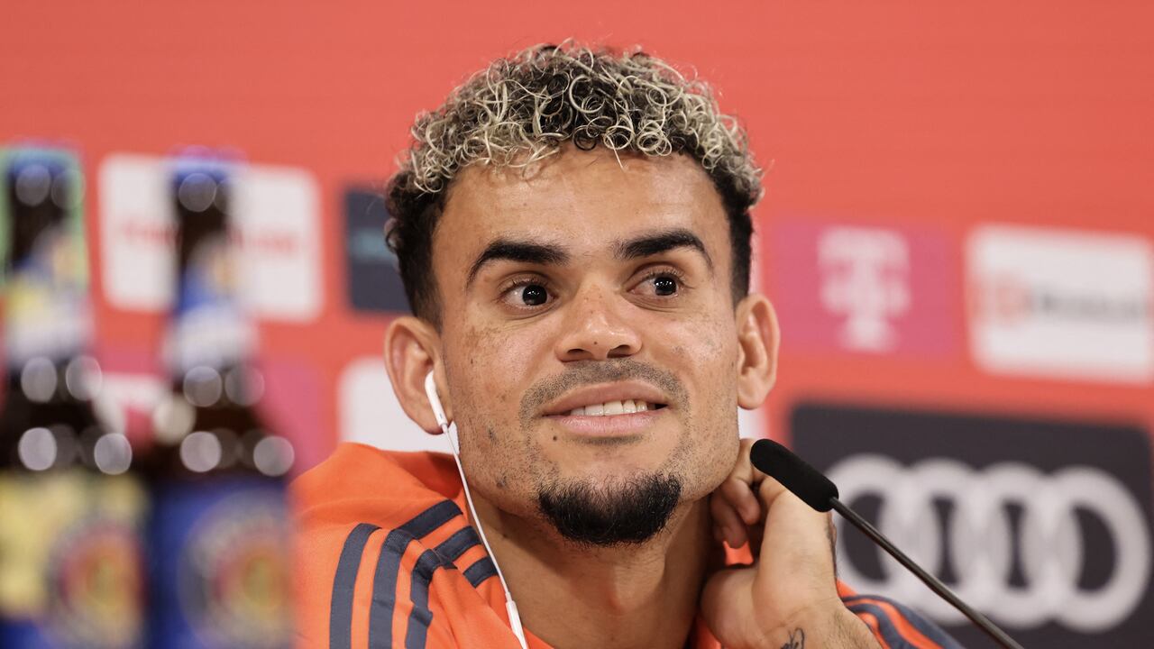 Luis Díaz en rueda de prensa en su presentación con el Bayern Múnich