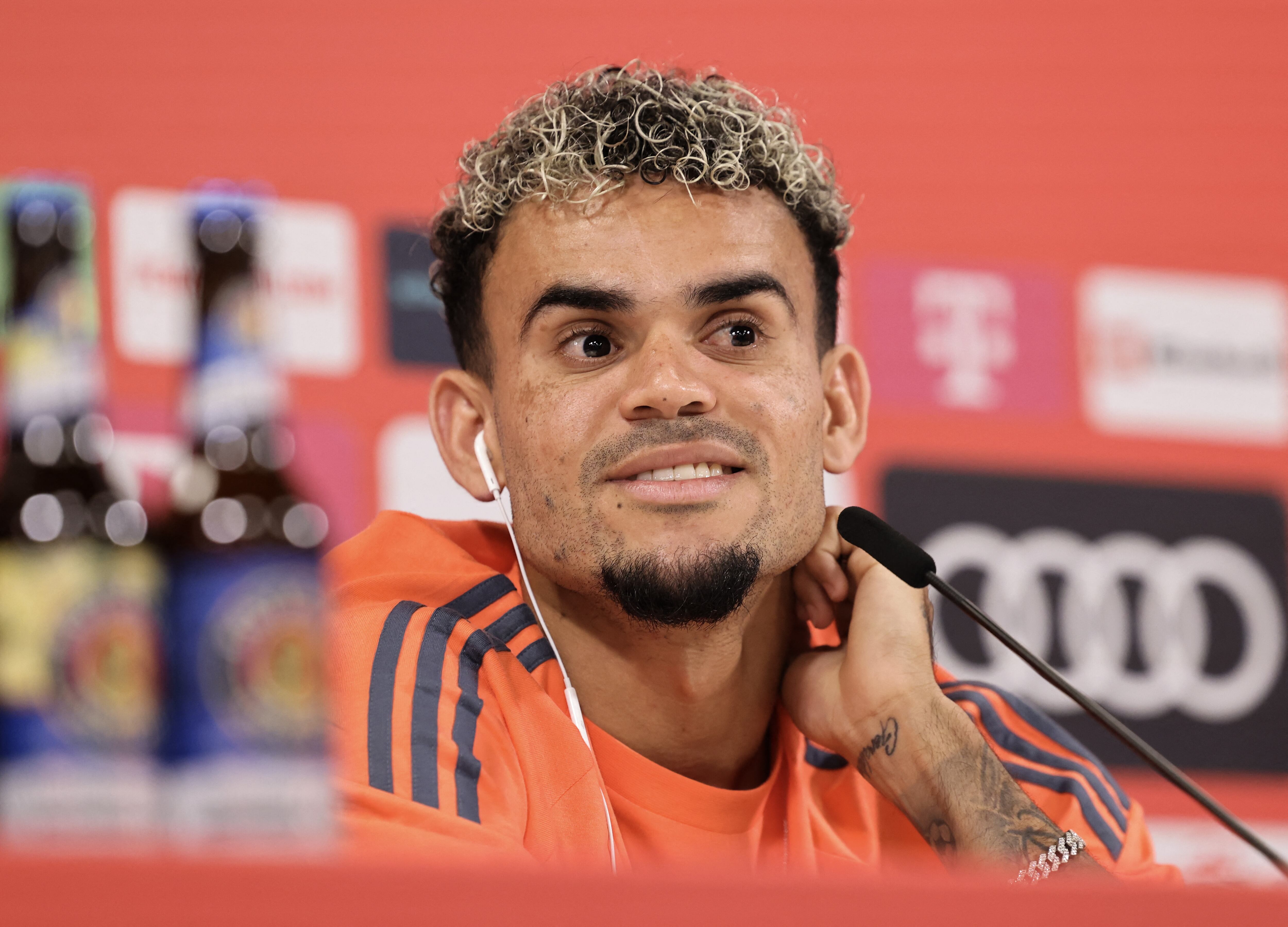 Luis Díaz en rueda de prensa en su presentación con el Bayern Múnich