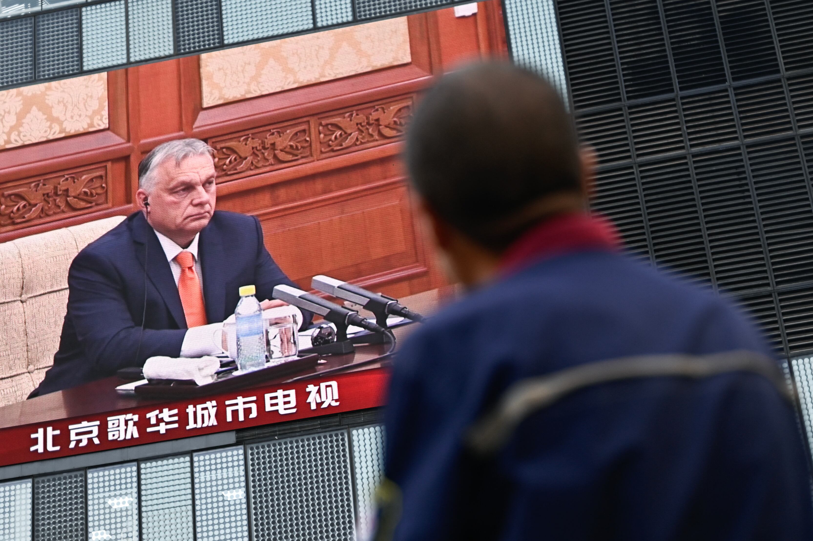 El Presidente chino, Xi Jinping, dijo al Primer Ministro húngaro, Viktor Orban, el que las potencias mundiales deberían ayudar a Rusia y Ucrania a re -Iniciar negociaciones directas.