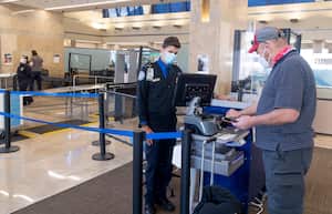 El agente migratorio le dirá cual será el tiempo en el que puede permanecer en Canadá