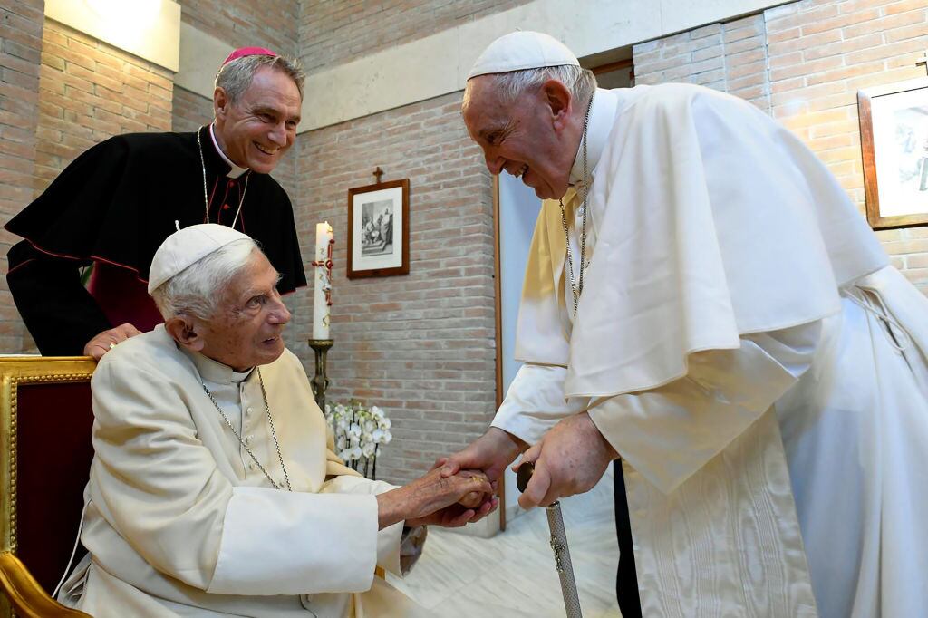 Papa Francisco y Papa Benedicto XVI