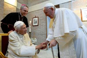 VATICAN CITY, VATICAN - AUGUST 27: Pope Francis greets Pope Emeritus Benedict XVI during a meeting with newly named Cardinals at the Vatican's Mater Ecclesiae Monastery on August 27, 2022 in Vatican City, Vatican. Pope Francis on August 27, 2022 presided a consistory for the creation of 20 new Cardinals, 16 of whom are under the age of 80 and therefore Cardinal-electors in an eventual conclave, plus four who have already reached the age of 80 or will reach it before receiving the red biretta. (Photo by Vatican Media via Vatican Pool/Getty Images)