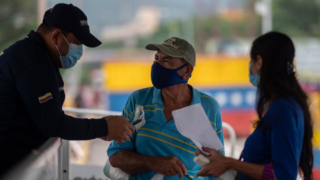 En la séptima encuesta ‘Colombia Opina’, el 33,5 por ciento de la población nacional está de acuerdo con que el Gobierno colombiano acoja a los migrantes venezolanos que ingresan al país.