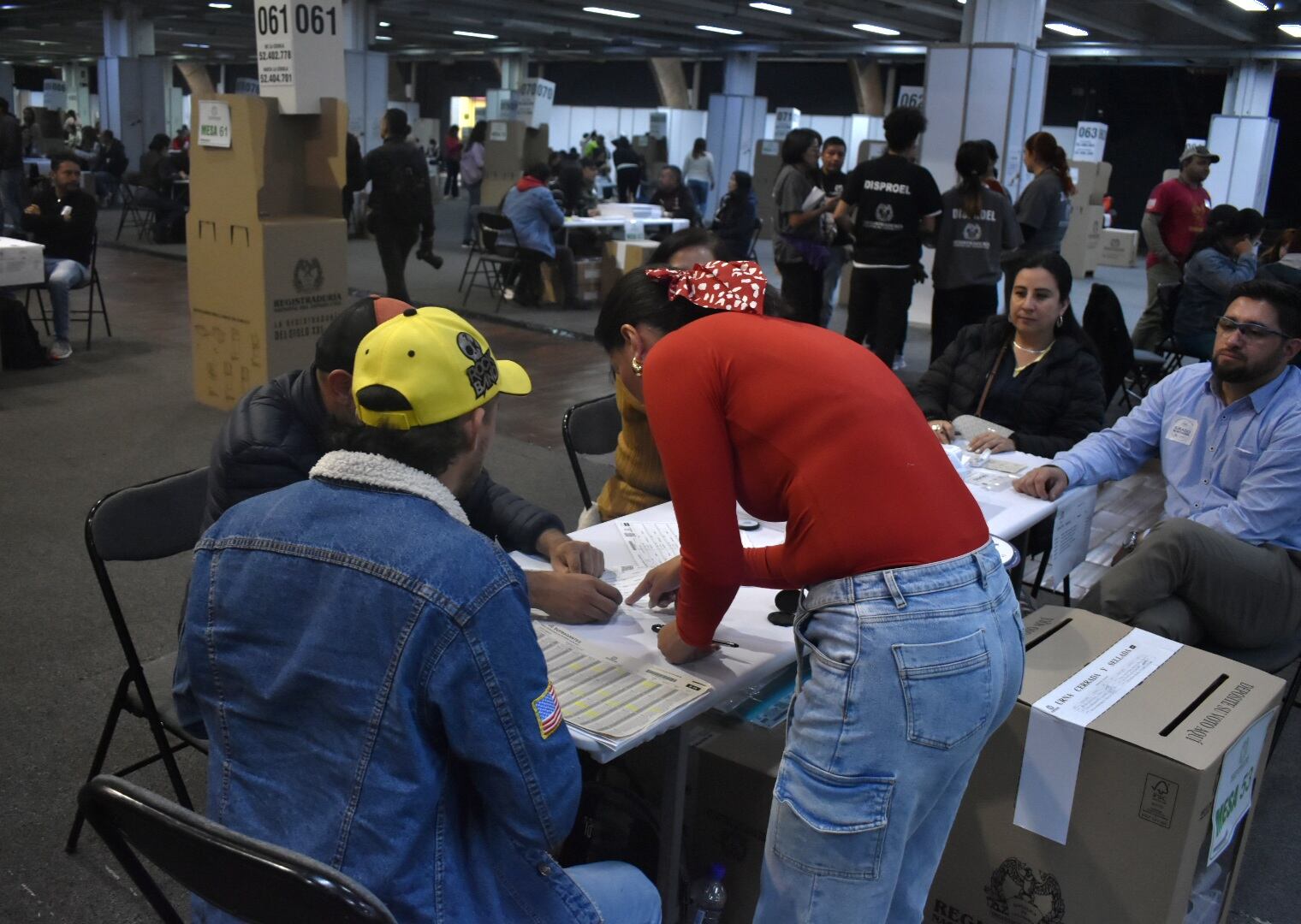 Conteo de Votos en corferias, escrutinio, mesas de votación