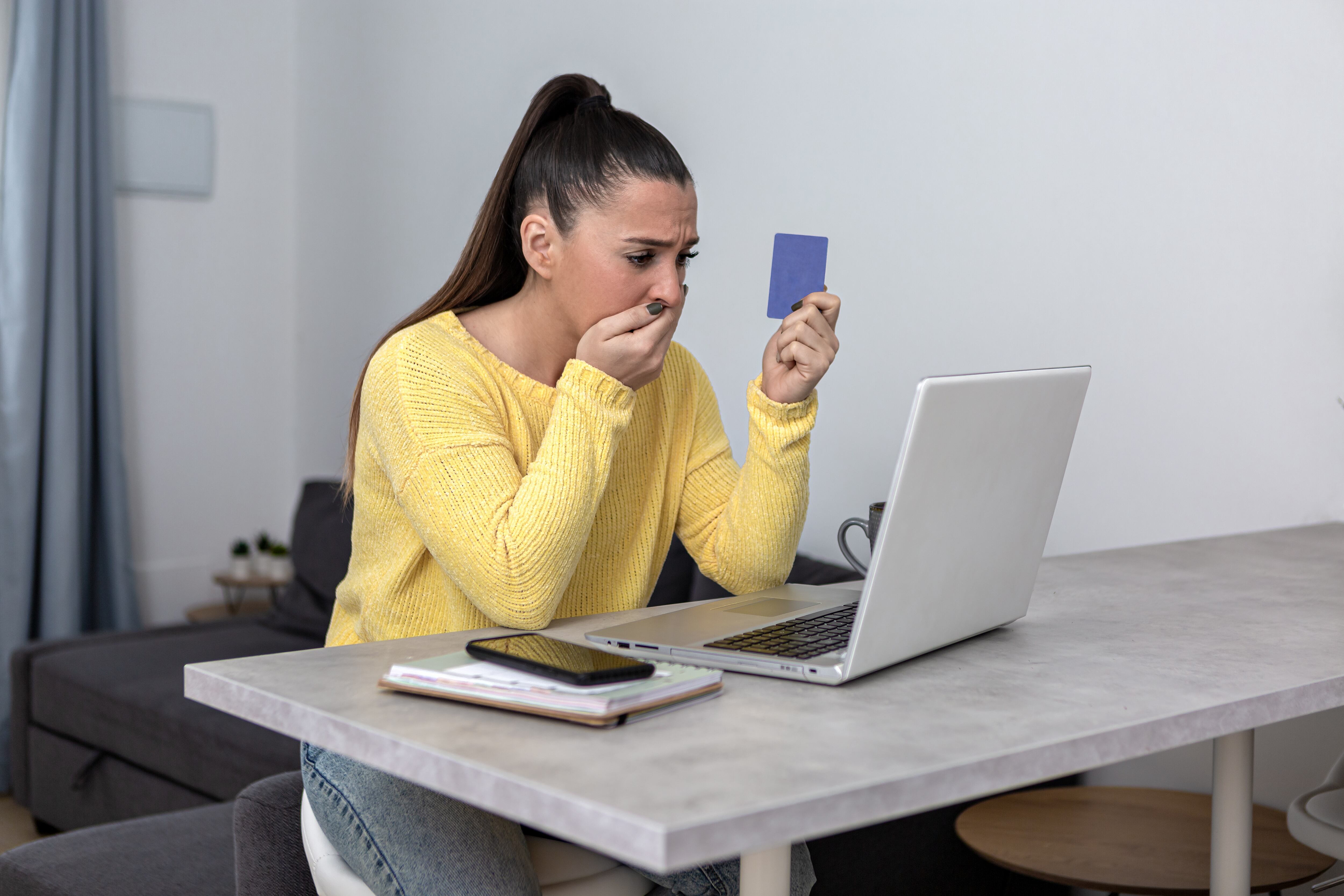 Una estafa digital es un tipo de fraude que se comete a través de internet.