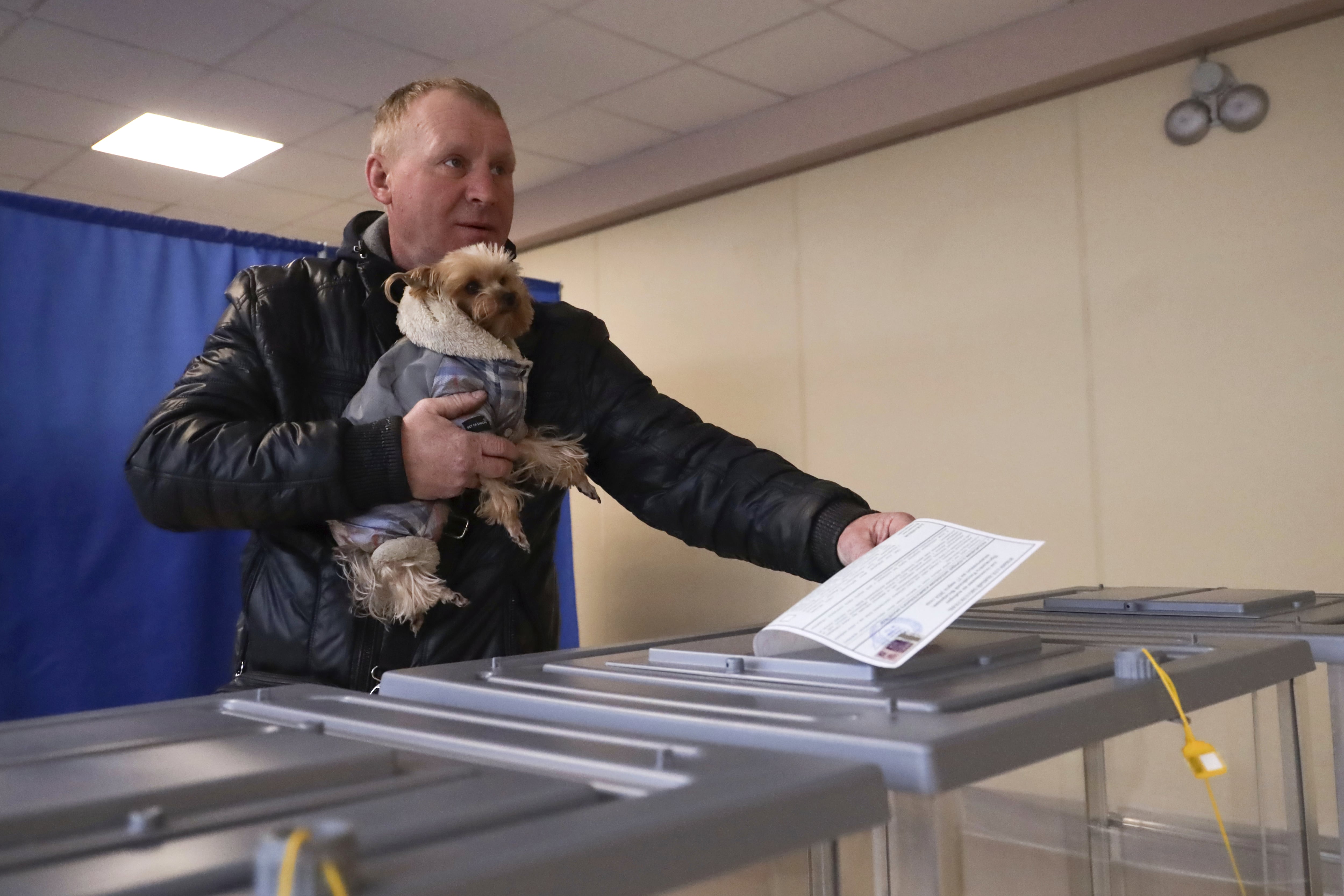 Ocurren poco después de que la guerra en Ucrania se adentrase en su tercer año. Rusia tiene ventaja en el campo de batalla, donde está logrando avances, si bien lentos y pequeños.
