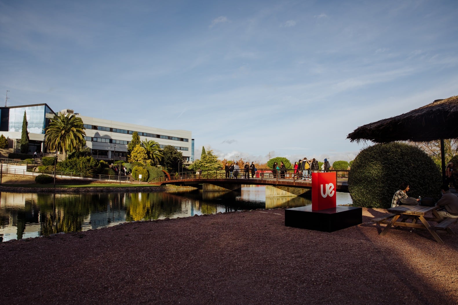 A través de su Escuela STEAM, la Universidad Europea enfocó su propuesta académica en formar talentos capaces de adaptarse a entornos altamente tecnológicos y cambiantes.