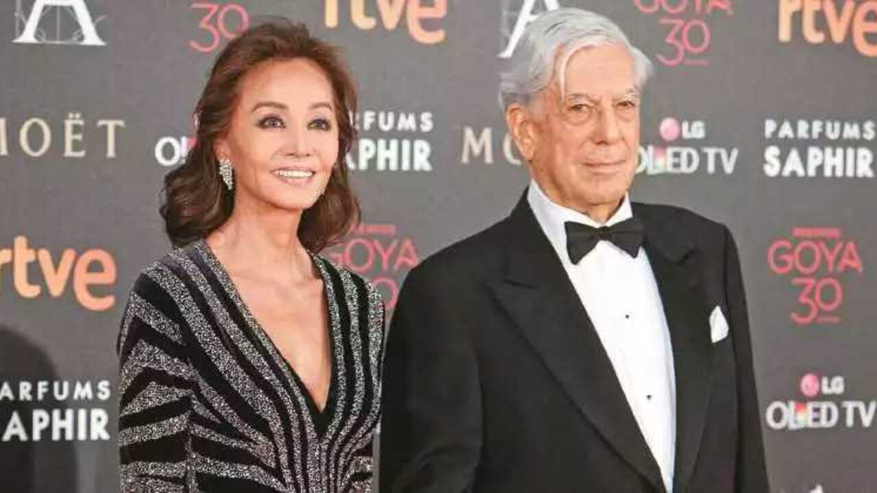 Después del divorcio de Vargas Llosa de su exesposa Patricia con quien vivió 50 años juntos, varios medios se han cuestionado si el autor de La ciudad y los perros se casaría de nuevo.