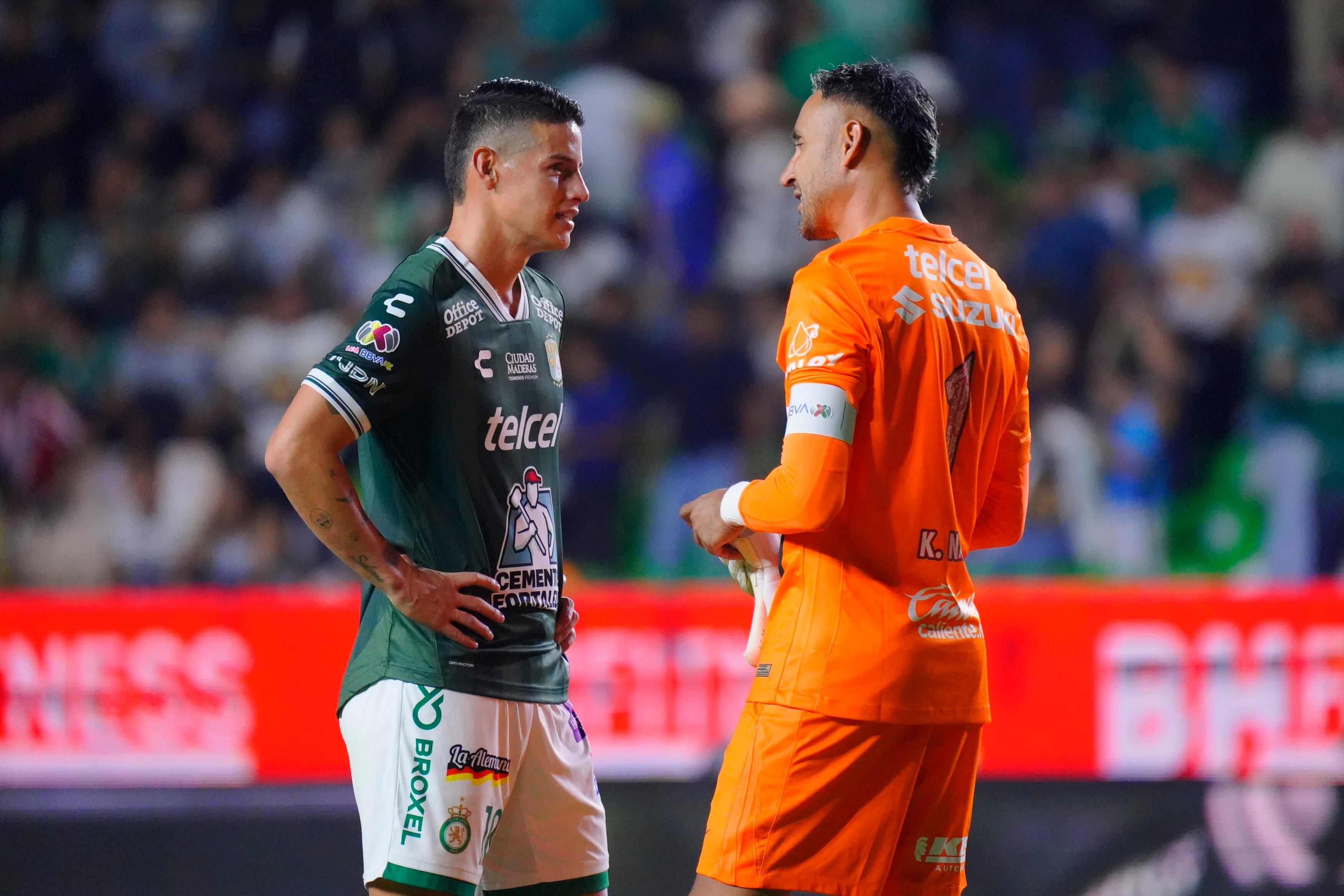 LEON, MEXICO - OCTOBER 25: James Rodriguez (L) of Leon and Keylor Navas (R) goalkeeper of Pumas talk during the 15th round match between Leon and Pumas UNAM as part of the Torneo Apertura 2025 Liga MX at Leon Stadium on October 25, 2025 in Leon, Mexico. (Photo by Luis Cano/Jam Media/Getty Images)