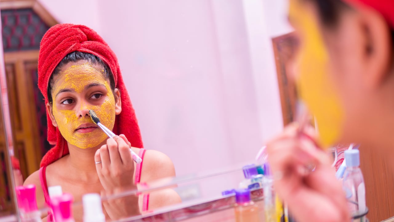 Cuidado de la piel - mascarilla de cúrcuma
