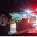 En horas de la noche de este jueves se registró el volcamiento de una tractomula a la altura de la Nariz del Diablo. Foto: @Puntodequiebr15