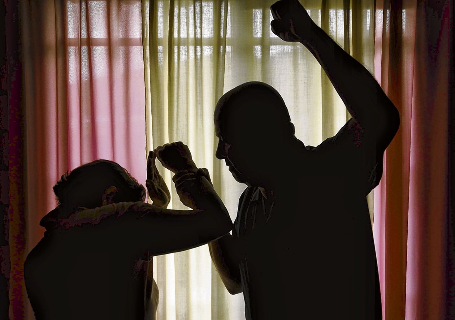 Medicina Legal reportó, en su documento Forensis 2016, que en el territorio colombiano se registraron 77.182 casos de violencia intrafamiliar en 2016, es decir, 211 casos en promedio por día.