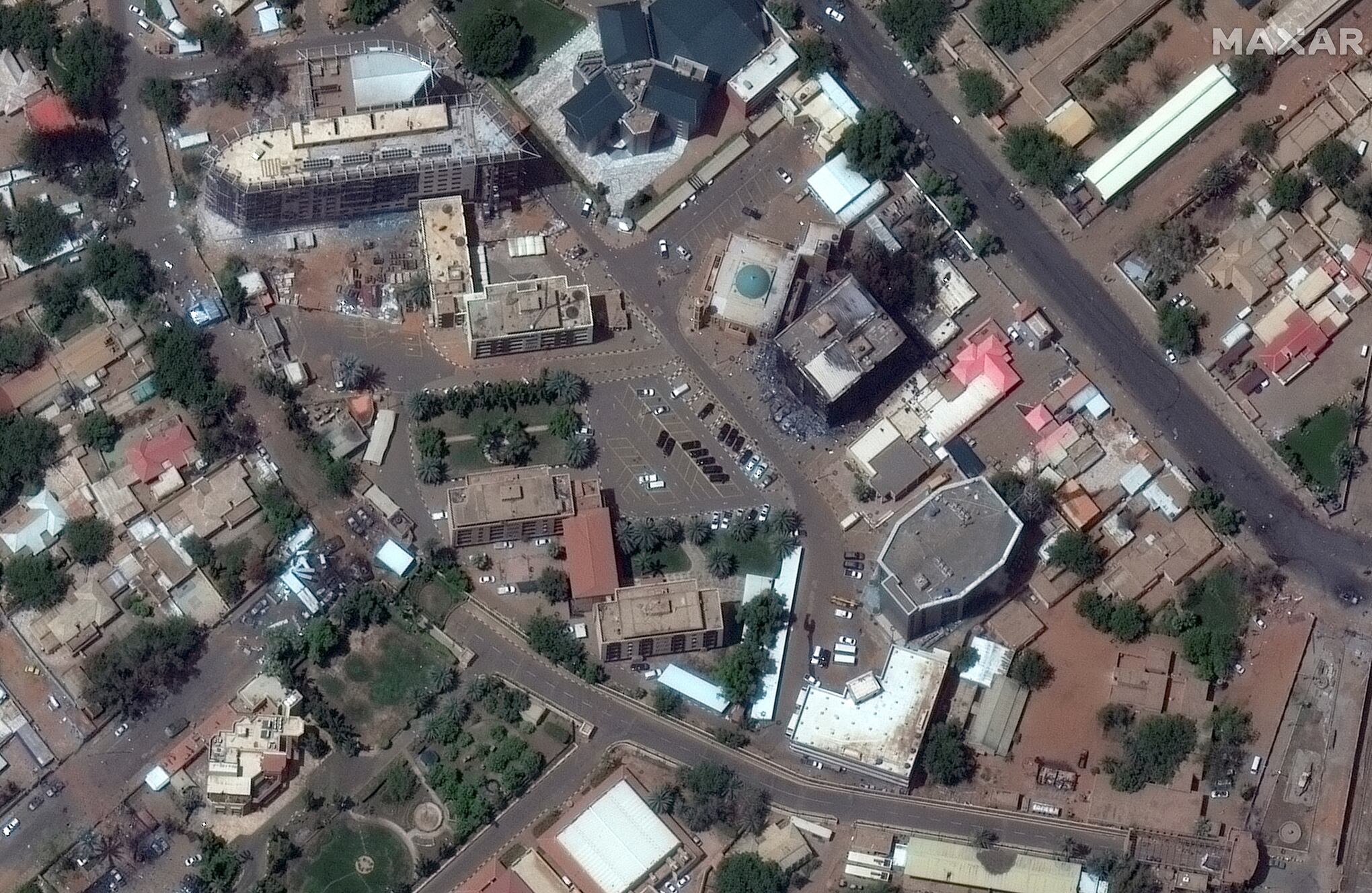 En imágenes Fuerzas rivales luchan en la capital de Sudán