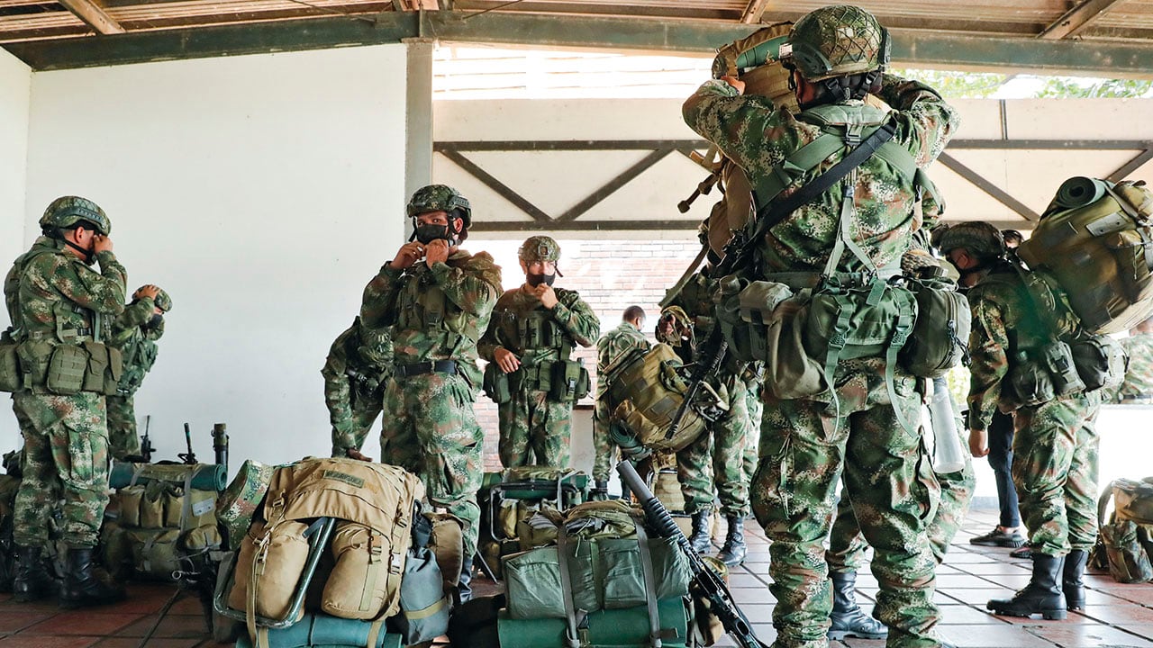 Las autoridades judiciales siguen la pista de una red de tráfico de armas que se enquistó en el Ejército y tenía negocios con los Pachenca, estructura que negocia cocaína a cambio de armamento pesado.