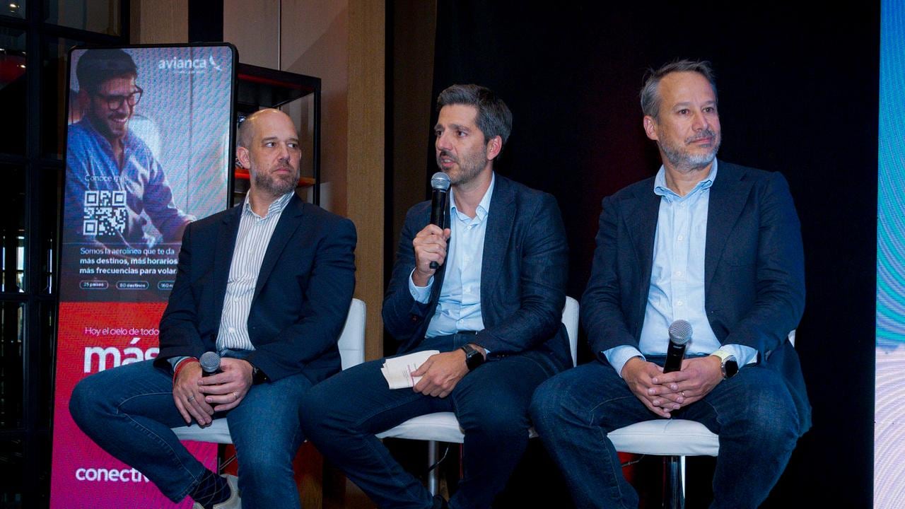 Máximos directivos de Avianca: de derecha a izquierda, Adrián Neuhauser, CEO de Grupo Abra; Gabriel Oliva, presidente y COO de Avianca, y Frederico Pedreira, CEO de Avianca.