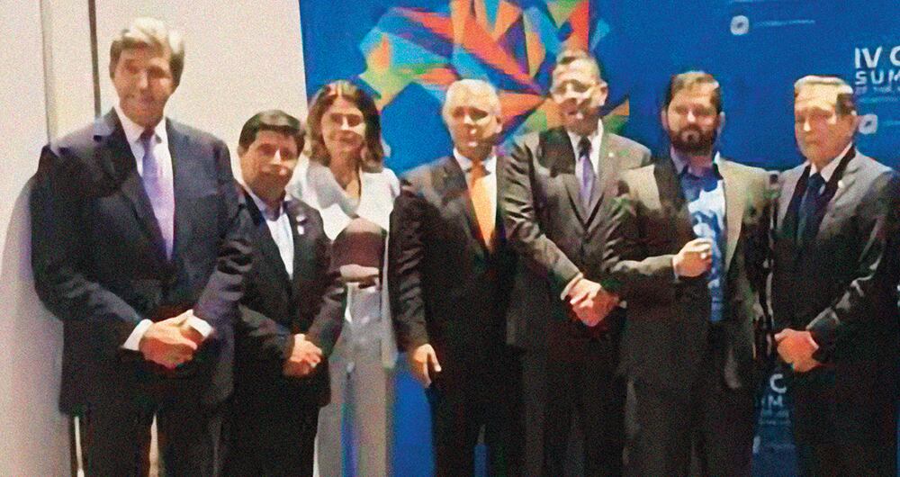 La IX Cumbre de las Américas fue una edición más del evento que reúne a los jefes de Estado y de Gobierno de las Américas para debatir sobre aspectos políticos y económicos. Se llevo a cabo en Los Ángeles, EE.UU. entre el 6 al 10 de junio de 2022.​​