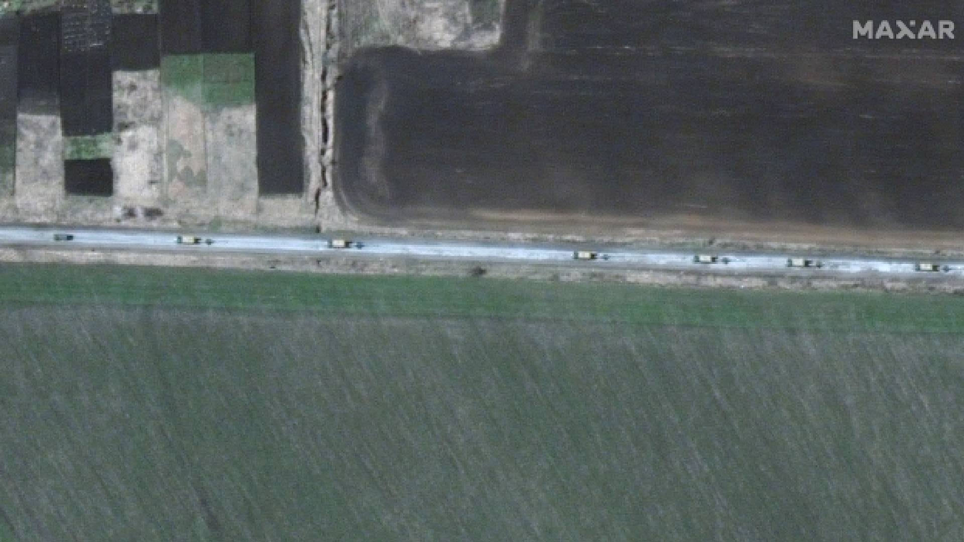 Imágenes por satélite detectan un convoy ruso de 12 km en el este de Ucrania.