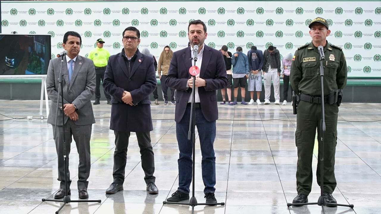 Alcaldía de Bogotá anuncia golpe a banda dedicada al hurto de vehículos.