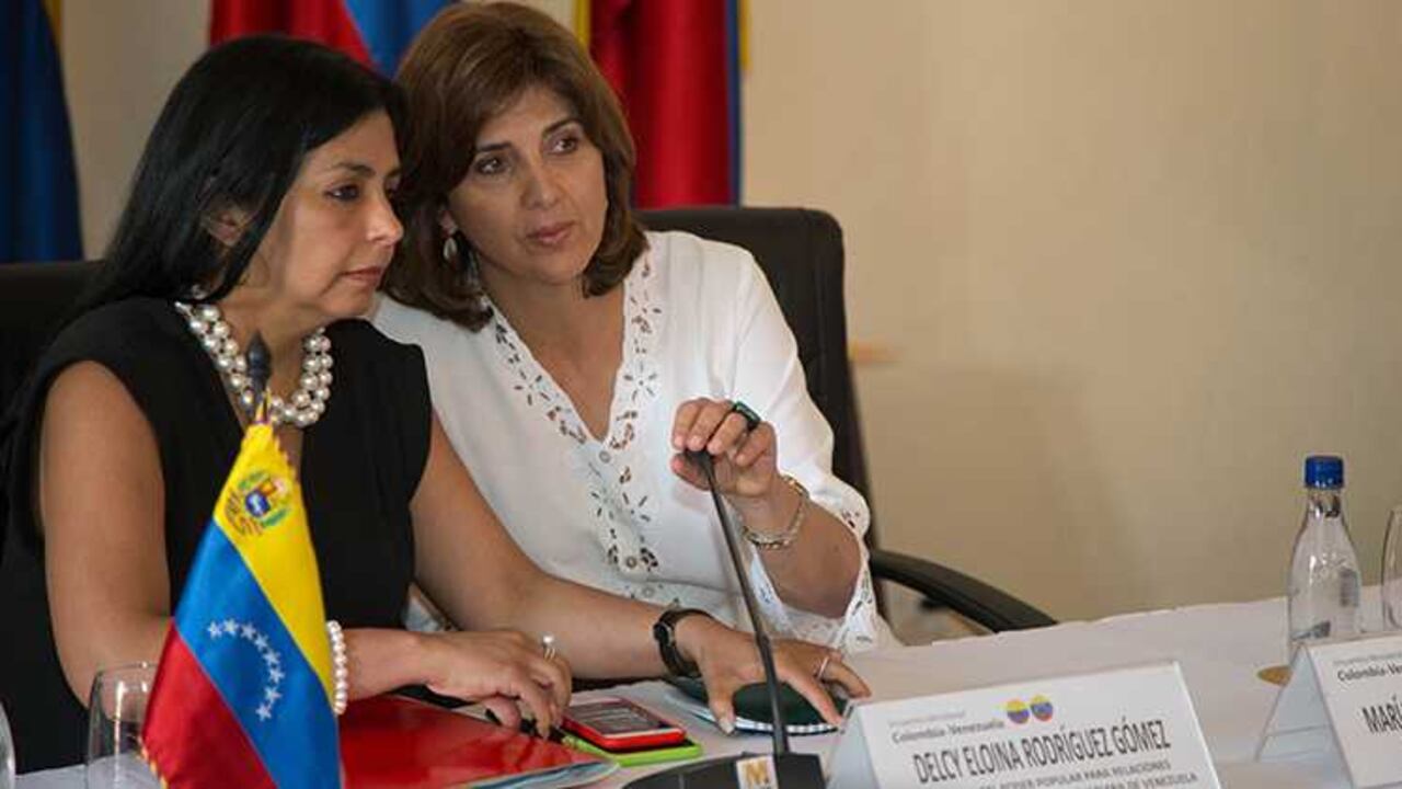 Delcy Rodríguez y María Ángela Holguín