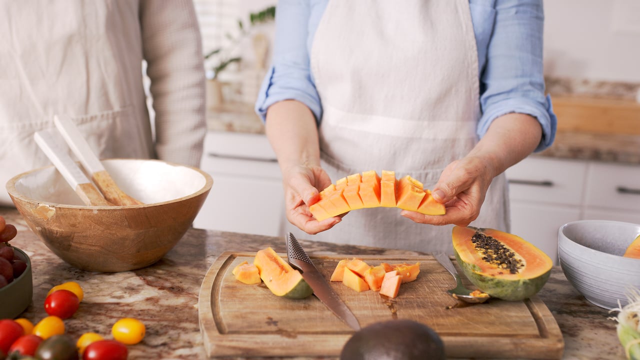 Las semillas de la papaya pueden ser de ayuda para los parásitos intestinales.