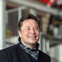 13 de agosto de 2021, Brandeburgo, Grünheide: Elon Musk, CEO de Tesla, se encuentra en la fundición de Tesla Gigafactory durante un evento de prensa. Está previsto que los primeros vehículos salgan de la línea de producción en Grünheide, cerca de Berlín, a finales de 2021. La empresa estadounidense tiene previsto fabricar aquí unas 500.000 unidades de las series compactas Model 3 y Model Y cada año. Foto: Patrick Pleul/dpa-Zentralbild/ZB (Foto de Patrick Pleul/Picture Alliance vía Getty Images)