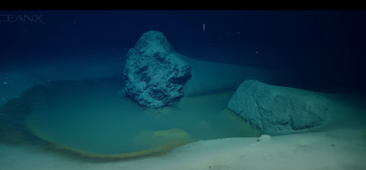 Este hallazgo, que recuerda a los océanos primitivos, podría ser una ventana al pasado de la Tierra, revelando cómo la vida pudo haber prosperado en condiciones extremas.