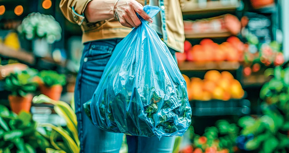 Ha pasado más de un mes desde que la Ley 2232 de 2022 se puso en marcha en Colombia con la prohibición y salida gradual de los plásticos de un solo uso del mercado.