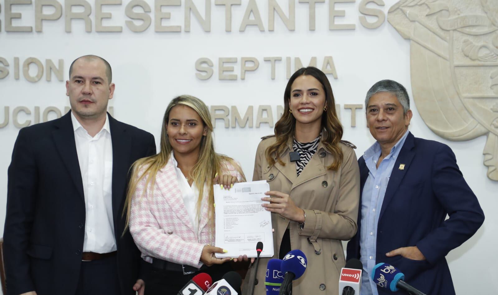 Congresistas presentaron reforma laboral.