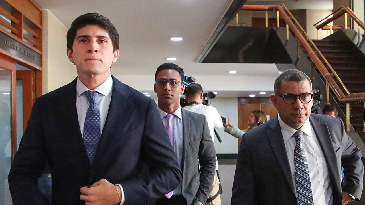 El representante Wadith Manzur actuaba como jefe burocrático de la Comisión de Crédito Público, pero quiso operar por su cuenta.