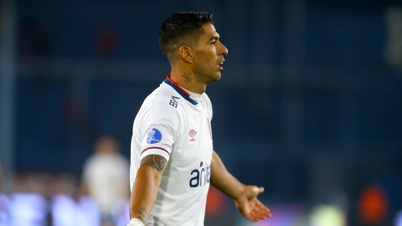 El uruguayo volvió a Nacional después de varios años en Europa, pero su debut no fue suficiente para evitar la derrota de su equipo.