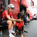 LONGWY, FRANCE - JULY 07: Hugo Hofstetter of France and Team Arkéa - Samsic and his dog Petrus prior to the 109th Tour de France 2022, Stage 6 a 219,9km stage from Binche to Longwy 377m / #TDF2022 / #WorldTour / on July 07, 2022 in Longwy, France. (Photo by Alex Broadway/Getty Images)