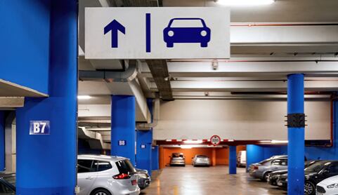 Las empresas afirmaron que para poder hacer uso de este servicio, las personas deben registrar su vehículo en la aplicación de Rappi en el botón ‘Parqueo inteligente’.