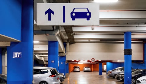 Las empresas afirmaron que para poder hacer uso de este servicio, las personas deben registrar su vehículo en la aplicación de Rappi en el botón ‘Parqueo inteligente’.