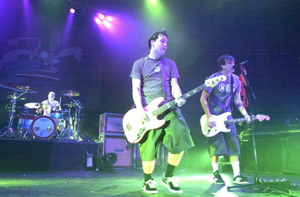 Travis Barker, Mark Hoppus y Tom DeLonge.