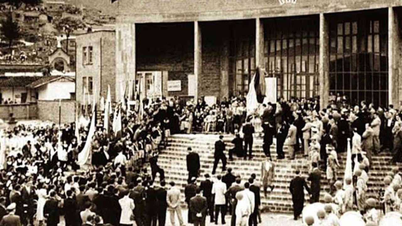 A finales del siglo XIX, los habitantes de Hatoviejo determinaron que ese nombre no era adecuado para su ciudad, la actual Bello.