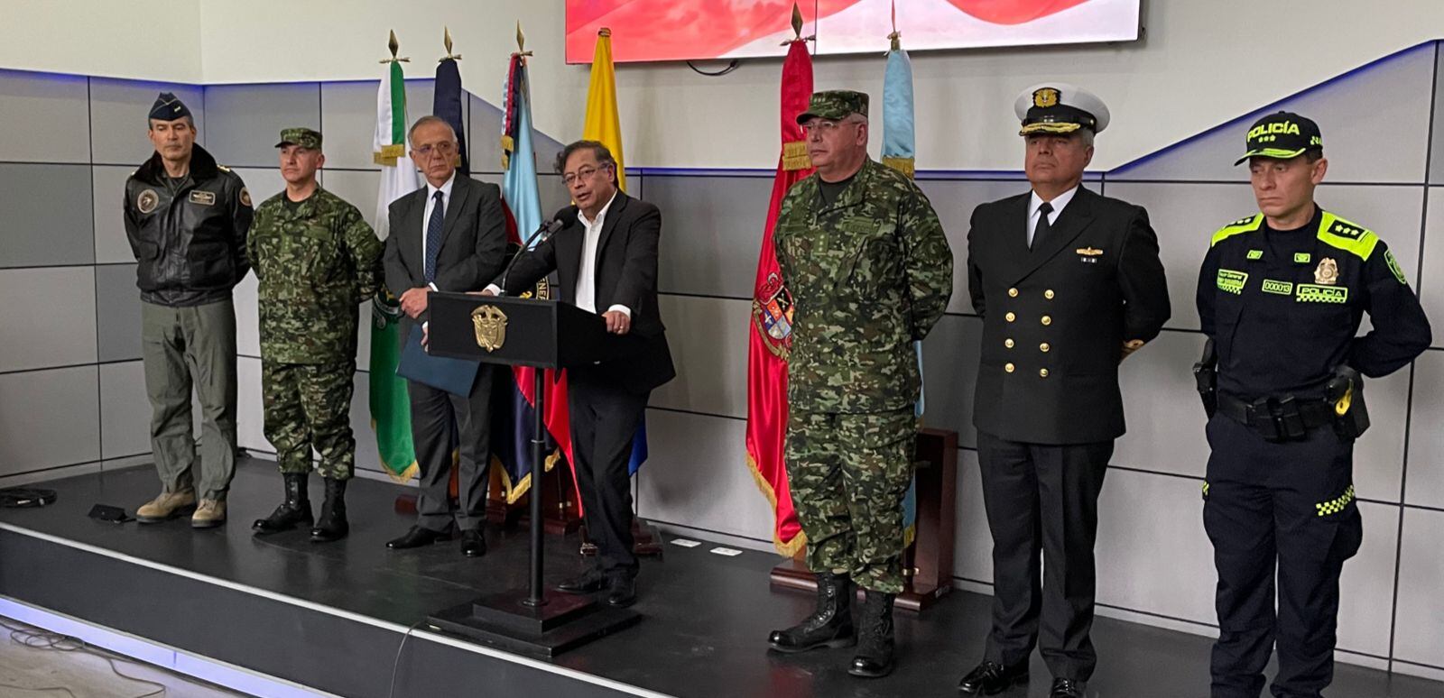 El presidente Gustavo Petro estuvo en el ministerio de Defensa haciendo el anuncio de la nueva cúpula militar.