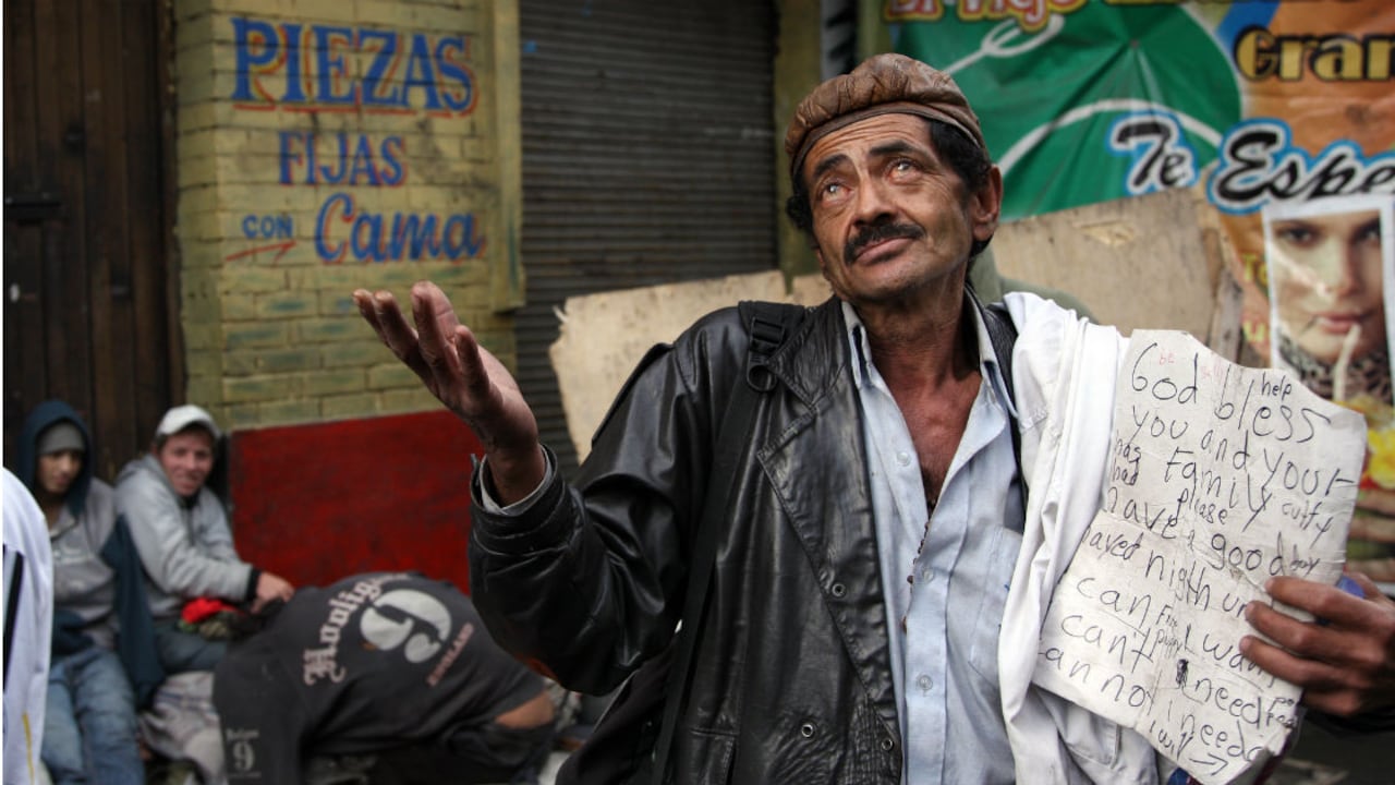 Habitante de calle durante un allanamiento de la Policia a la calle del 'Bronx' en el 2012.