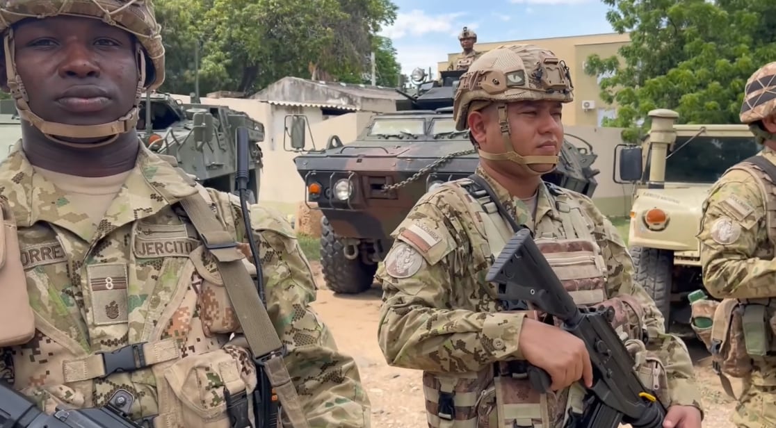 Hombres de la fuerza pública, del Ejército, la Policía, la infantería, salen a ocupar sus lugares en los puntos neurálgicos del territorio nacional, por elecciones.