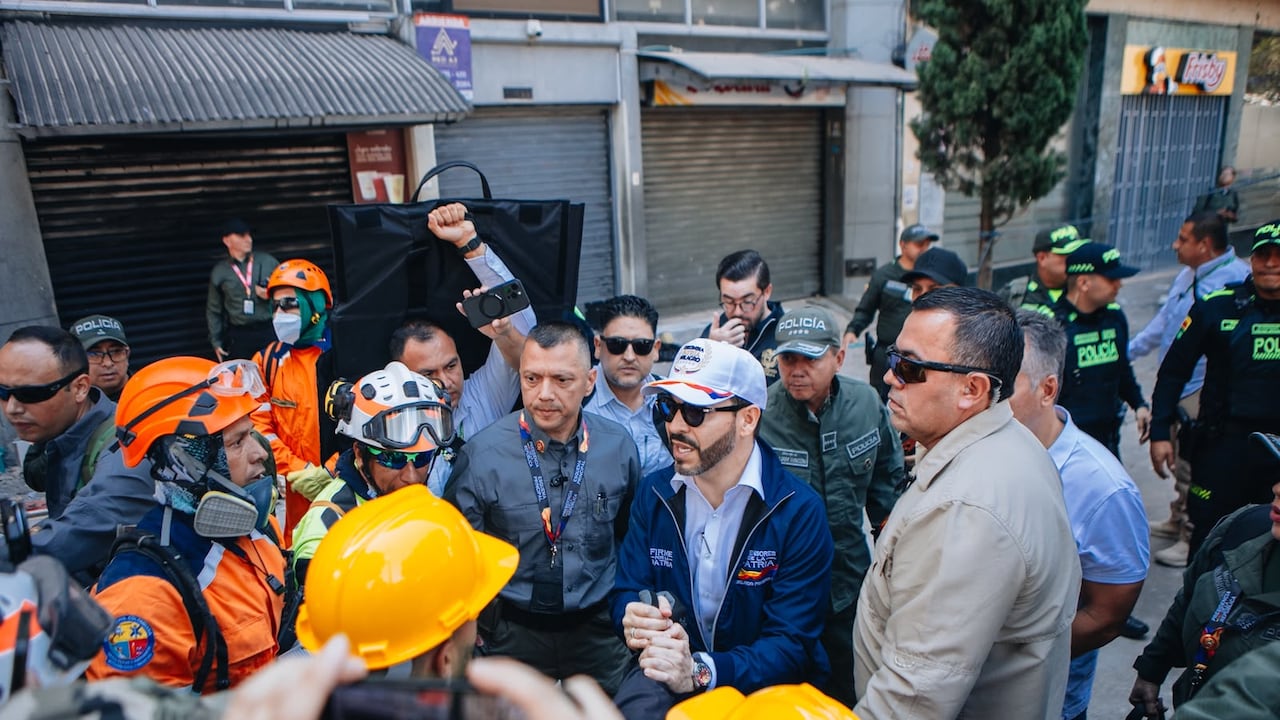 Abelardo De La Espriella desde Risaralda atendiendo la emergencia por el terremoto.