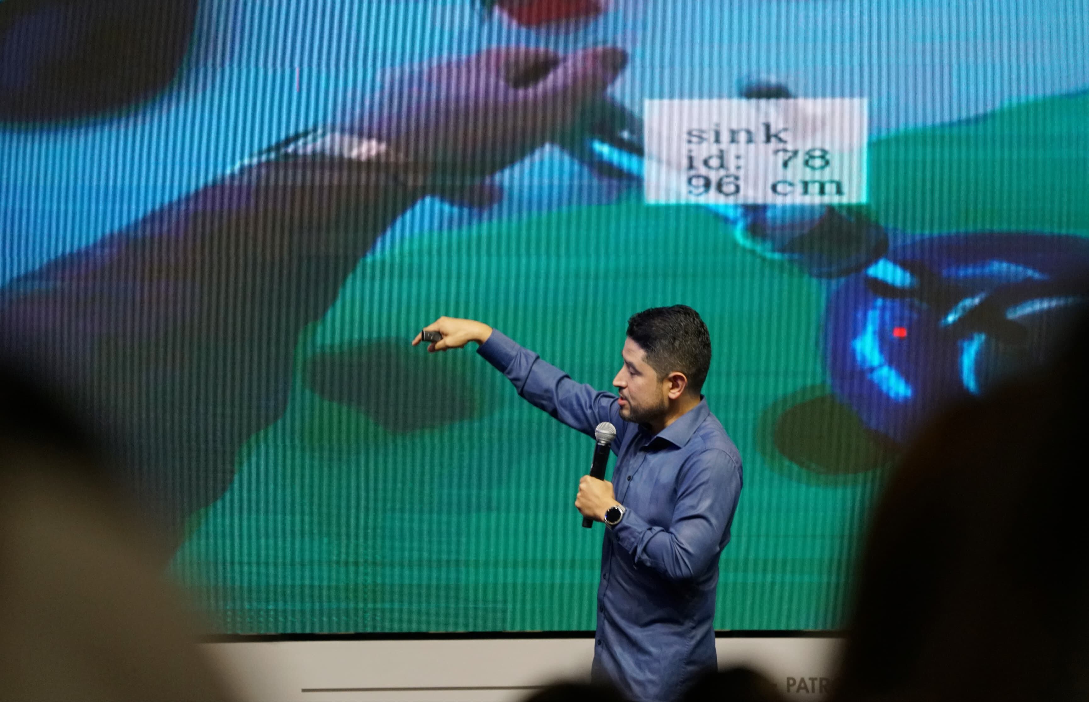 Vega señaló que la inteligencia artificial tiene un gran potencial dentro del escenario empresarial.