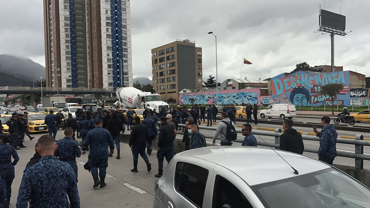 Funcionarios del Inpec protestaron durante el viernes 15 de enero por una circular que les cambió las jornadas laborales.