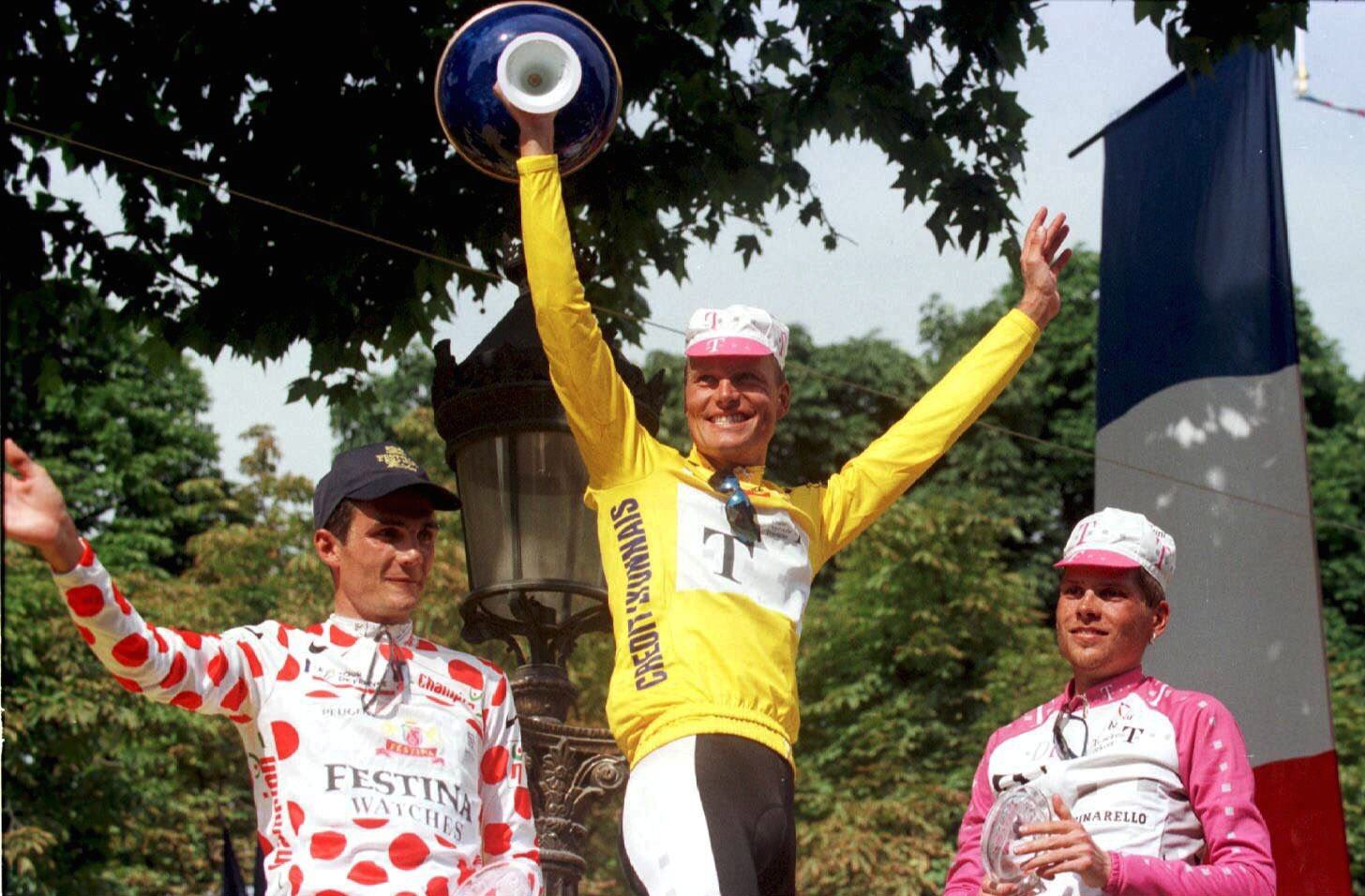 FRANCE - JULY 21:  RAD: TOUR DE FRANCE/Letzte Etappe Ankunft in Paris 21.7.96, Richard VIRENQUE 3./Bjarne RIIS 1./Jan ULLRICH 2.  (Photo by Marcus Brandt/Bongarts/Getty Images)