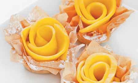 Canastas con masa filo y mango.