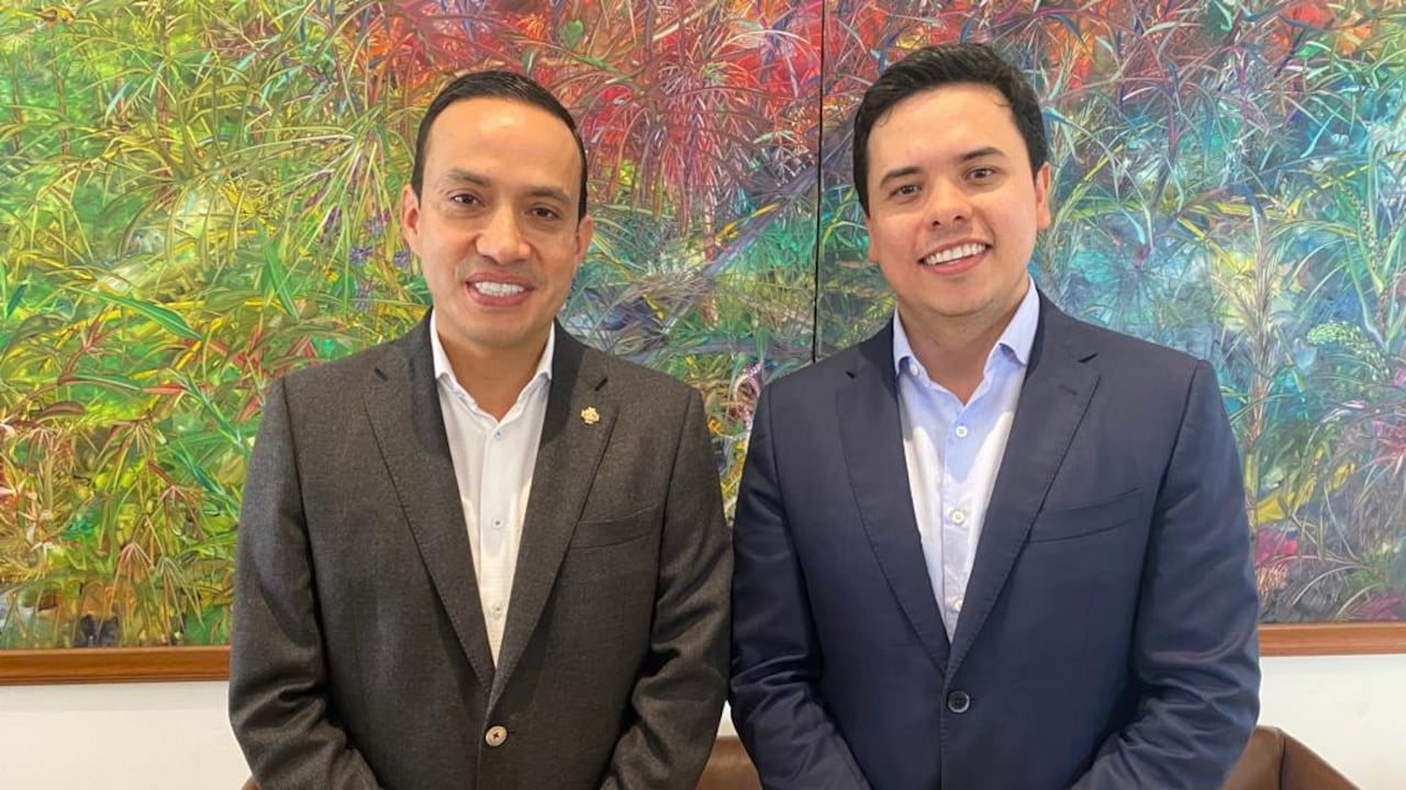 El gobernador de Santander, Mauricio Aguilar, y el viceministro de Defensa, Gustavo Niño.