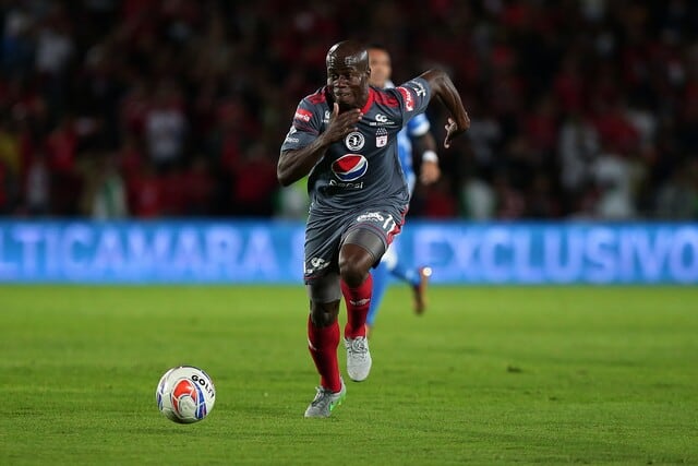 Carmelo Valencia jugando con América de Cali.