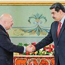 Nicolás Maduro recibió al fiscal Karim Khan en el Palacio de Miraflores. La decisión de abrir la investigación le cayó como un balde de agua fría.